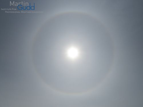 Halo in Eiswolken (hier: 22°-Halo)